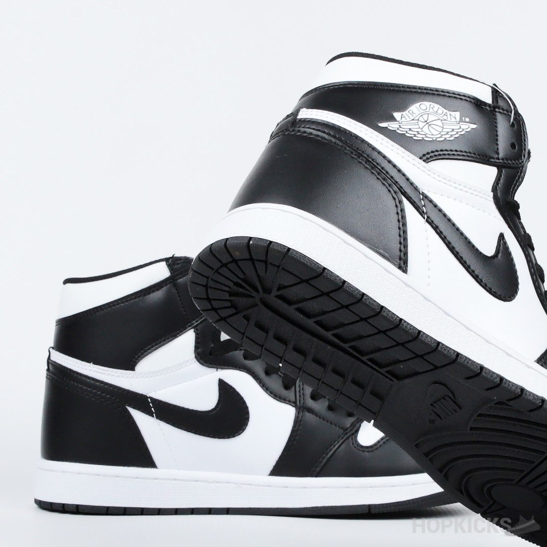 blacka nd white jordan 1